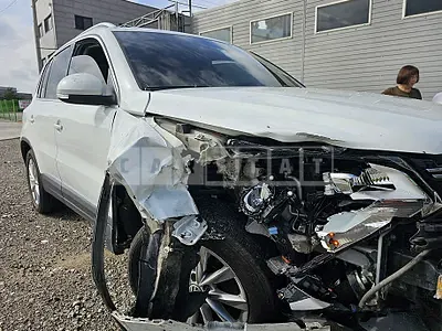 Photo 1 of 16: 2015 Volkswagen Tiguan 2.0 TDI Blue Motion, VIN WVGZZZ5NZFW572305 — Korean insurance auction