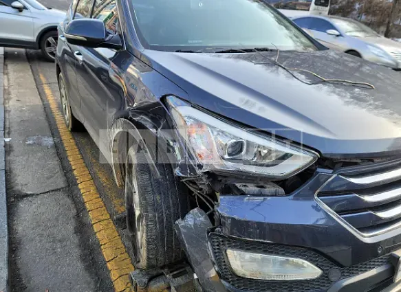 Photo 2 of 11: 2015 Hyundai Santa Fe, VIN KMHSW81UDFU411083 — Korean insurance auction