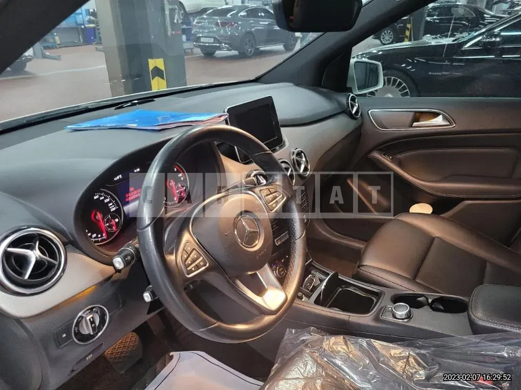 Photo 2 of 13: 2018 Mercedes-Benz B200 d — Korean insurance auction