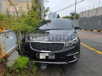 Photo 1 of 8: 2017 Kia Carnivals — Korean insurance auction