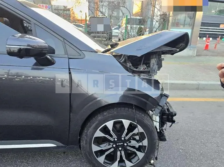 Photo 2 of 10: 2021 Kia Carnivals — Korean insurance auction