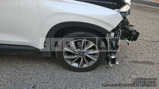 Photo 2 of 11: 2019 Hyundai Santa Fe, VIN KMHS281BBKU122770 — Korean insurance auction