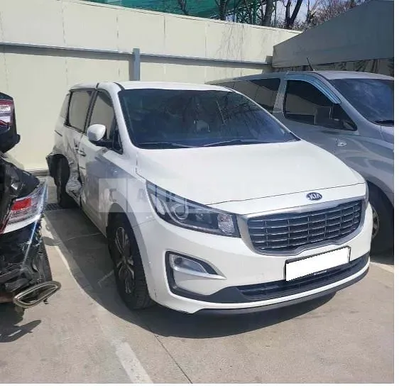 Photo 2 of 18: 2018 Kia Carnival, VIN KNHMF37ABKS490067 — Korean insurance auction