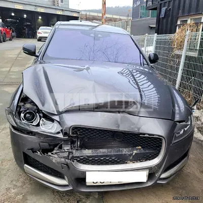 Photo 1 of 14: 2018 Jaguar XF 20d, VIN SAJBB4BN7JCY57422 — Korean insurance auction