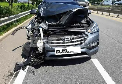 Photo 1 of 16: 2018 Hyundai Santa Fe, VIN KMHSW81UDJU814249 — Korean insurance auction