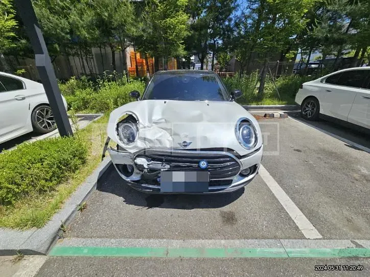 Photo 2 of 43: 2023 MINI Cooper Clubman — Korean insurance auction