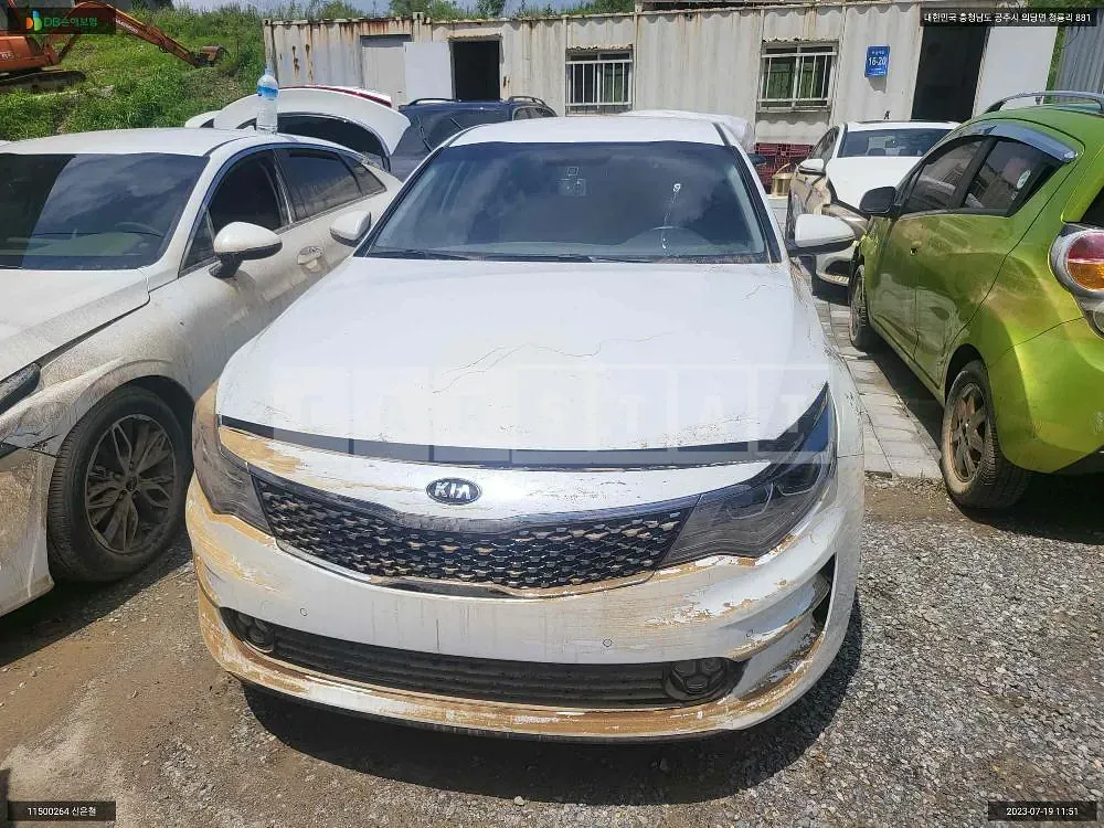 Photo 2 of 10: 2017 Kia K5, VIN KNAGT411BJA219088 — Korean insurance auction