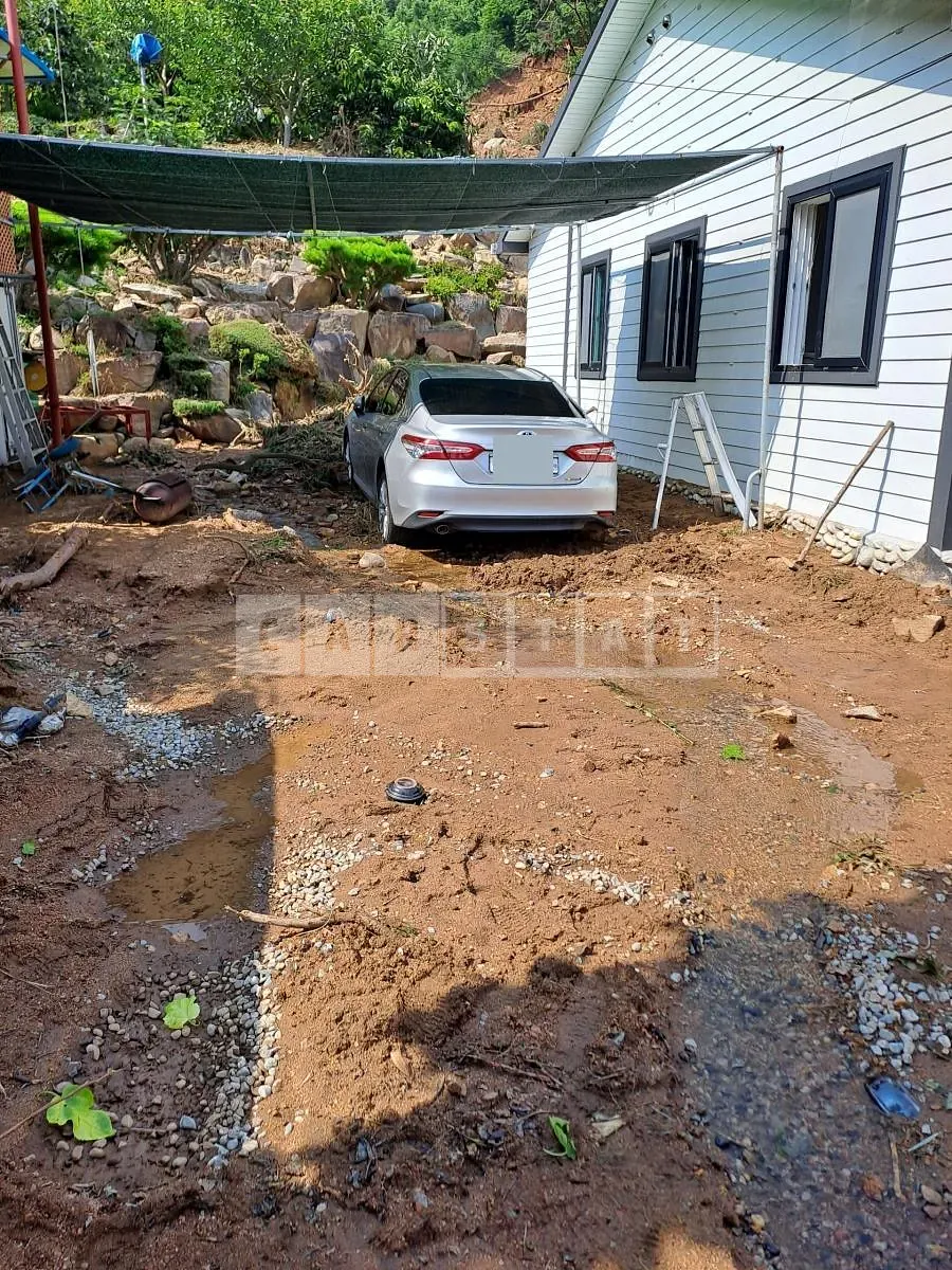 Photo 3 of 3: 2018 Toyota Camry Hybrid — Korean insurance auction