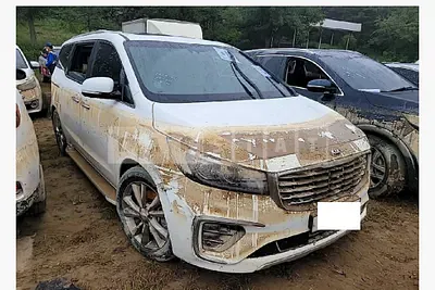 Photo 1 of 4: 2019 Kia Carnival, VIN KNAME81ABKS496164 — Korean insurance auction