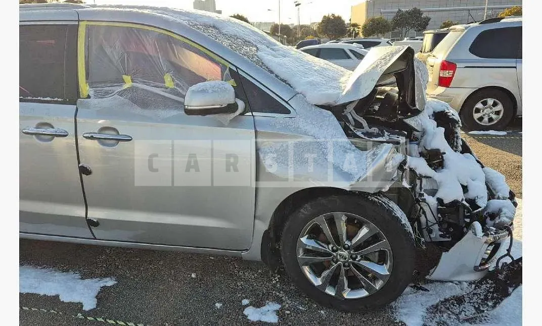 Photo 2 of 18: 2017 Kia Carnivals — Korean insurance auction
