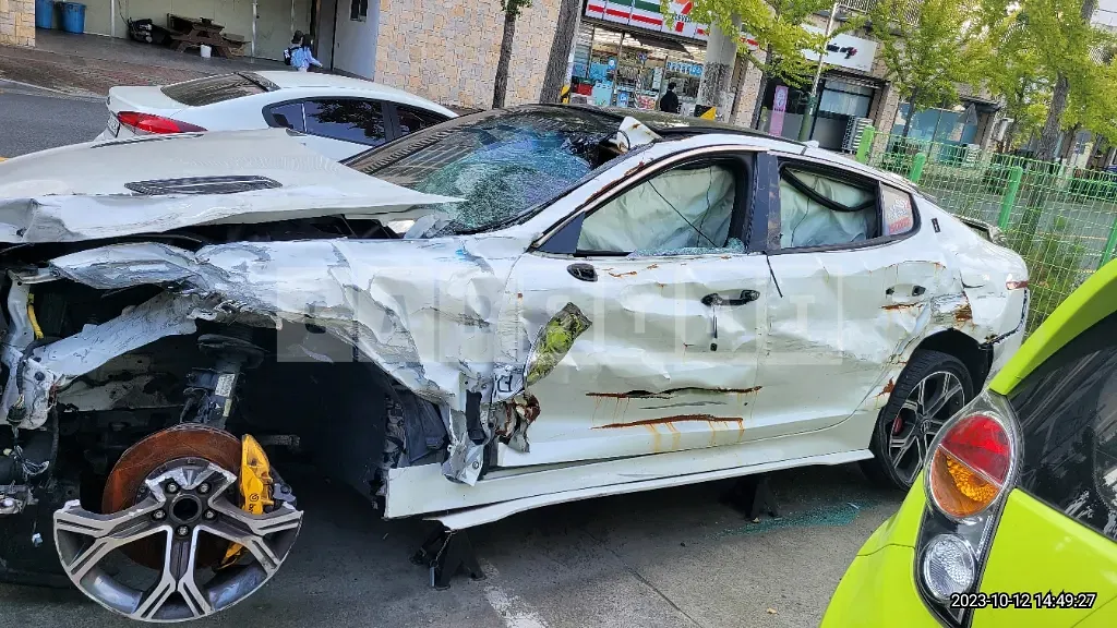 Photo 2 of 13: 2020 Kia Stinger 3.3, VIN KNAE751CDLS076665 — Korean insurance auction