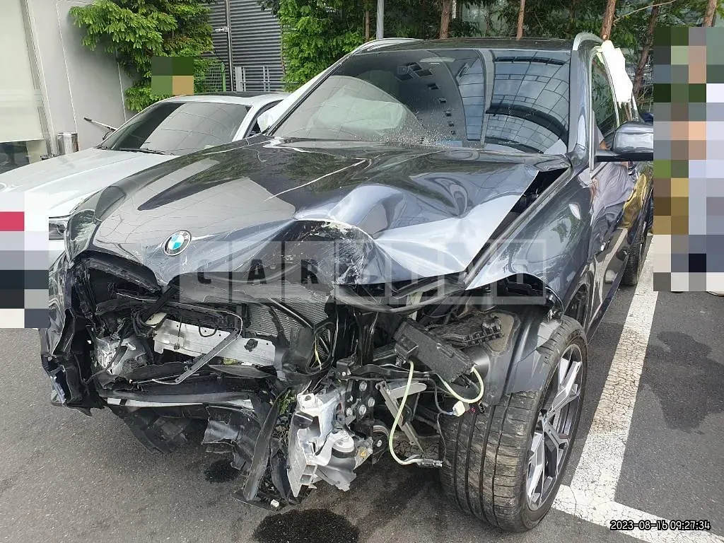 Photo 2 of 9: 2022 BMW X5 xDrive30d, VIN WBAJU8108N9N38418 — Korean insurance auction