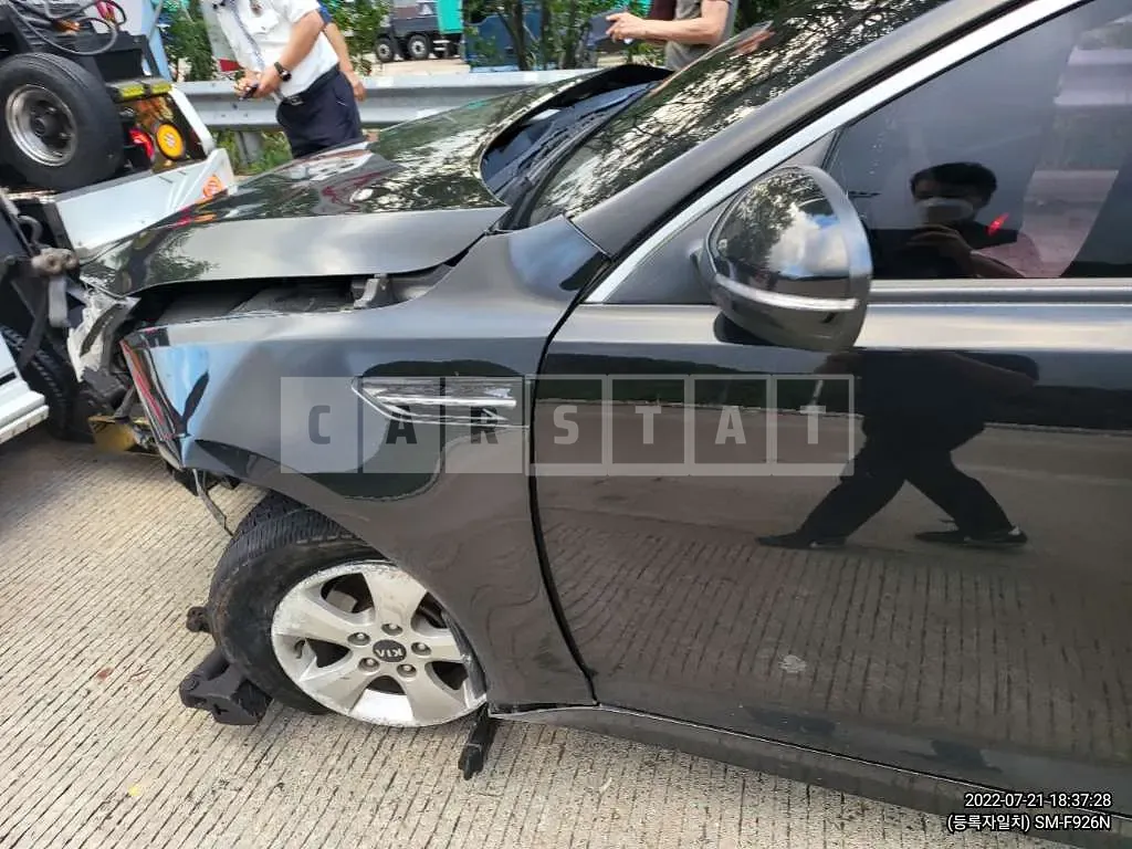 Photo 2 of 14: 2015 Kia K5, VIN KNAGN418BFA588744 — Korean insurance auction