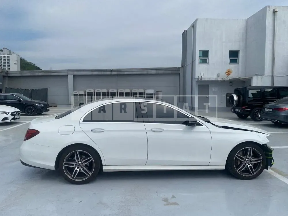 Photo 2 of 18: 2019 Mercedes-Benz E300, VIN WDDZF4JB9KA578047 — Korean insurance auction
