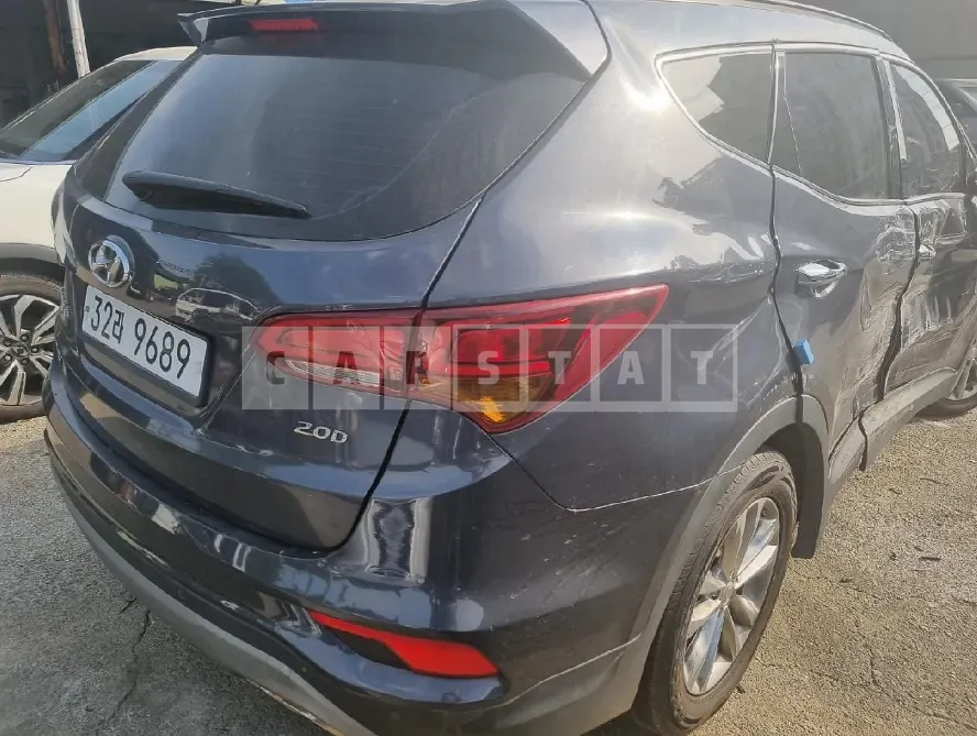 Photo 2 of 17: 2018 Hyundai Santa Fe, VIN KMHSW81UBJU831174 — Korean insurance auction