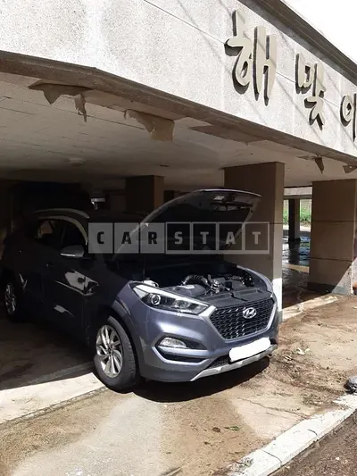 Photo 1 of 7: 2017 Hyundai Tucson, VIN KMHJ3812GHU293887 — Korean insurance auction