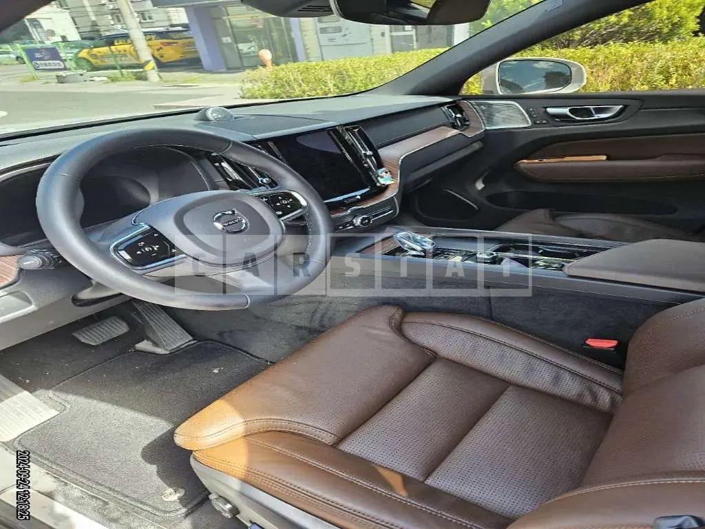 Photo 2 of 32: 2024 Volvo XC60 B5 AWD — Korean insurance auction