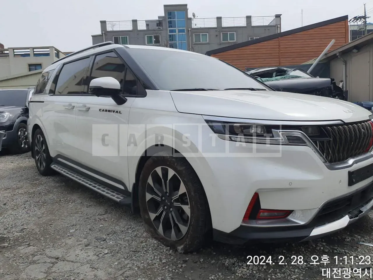 Photo 2 of 41: 2021 Kia Carnival, VIN KNANE81BBMS103210 — Korean insurance auction