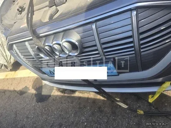 Photo 2 of 17: 2020 Audi e-tron 55 quattro, VIN WAUZZZGE4LB038517 — Korean insurance auction