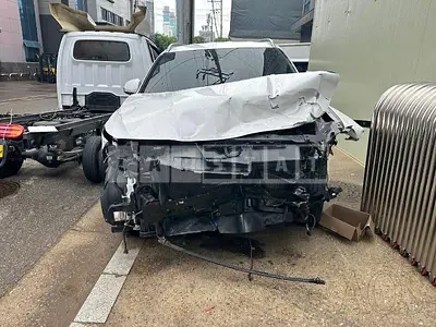 Photo 1 of 33: 2019 Hyundai Santa Fe, VIN KMHS381CBKU016832 — Korean insurance auction