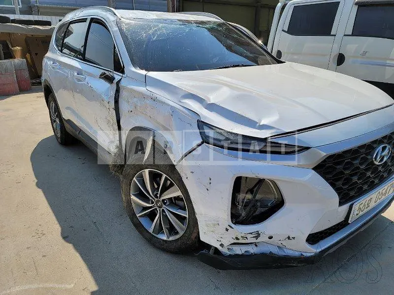 Photo 2 of 15: 2019 Hyundai Santa Fe, VIN KMHS281BBKU158997 — Korean insurance auction