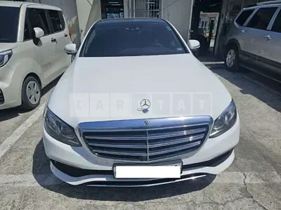 Photo 1 of 50: 2019 Mercedes-Benz E 300 e, VIN WDDZF5DB7KA668914 — Korean insurance auction