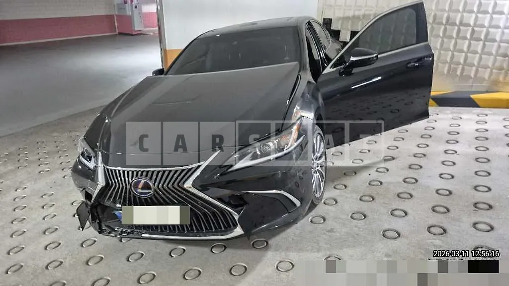 Photo 2 of 39: 2021 Lexus ES300h — Korean insurance auction