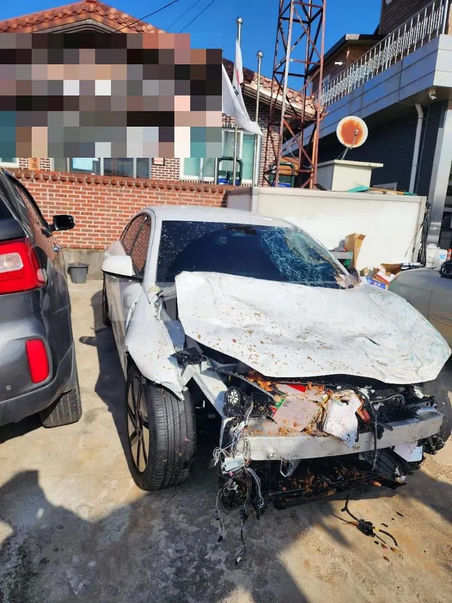Photo 3 of 3: 2023 Hyundai IONIQ 6, VIN KMHM341CPPA037594 — Korean insurance auction