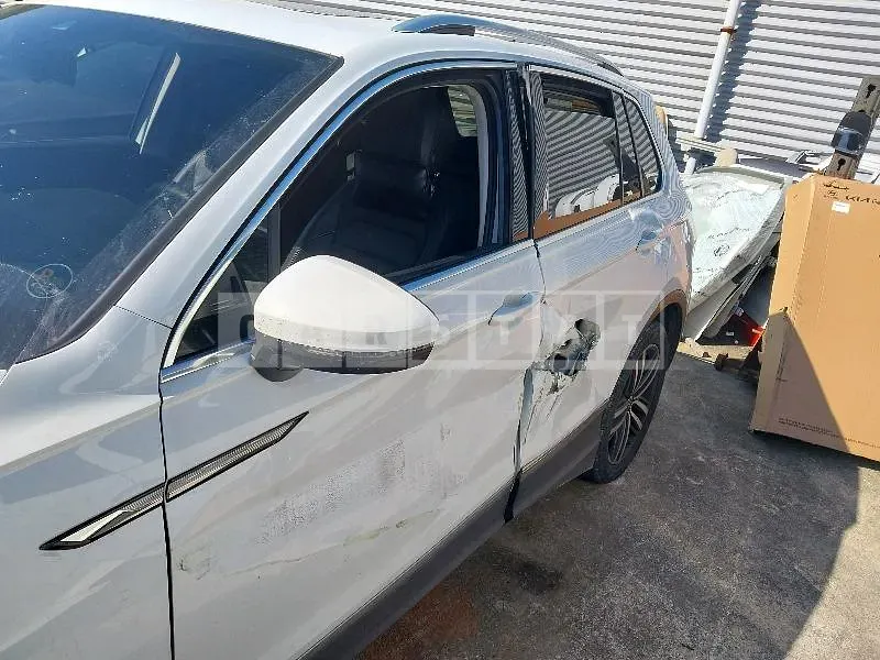 Photo 2 of 12: 2021 Volkswagen Tiguan 2.0 TDI — Korean insurance auction