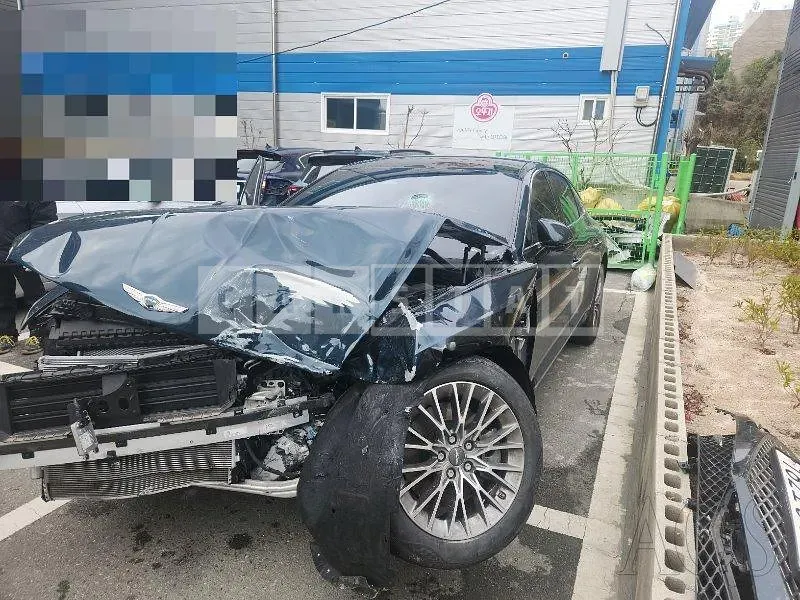 Photo 2 of 50: 2021 Genesis G80 2.5T, VIN KMTGB41CDMU073147 — Korean insurance auction