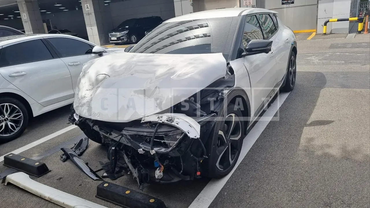 Photo 2 of 11: 2022 Kia EV6, VIN KNAC381AFNA063116 — Korean insurance auction