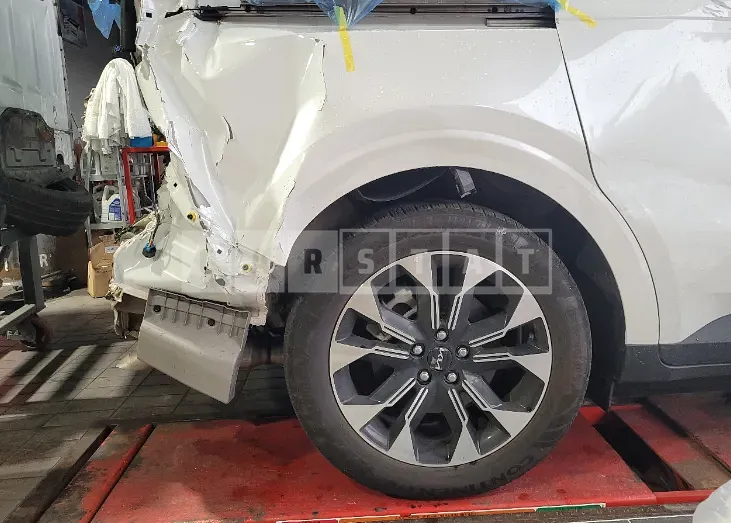 Photo 2 of 18: 2023 Kia Carnival, VIN KNANE813BPS217004 — Korean insurance auction