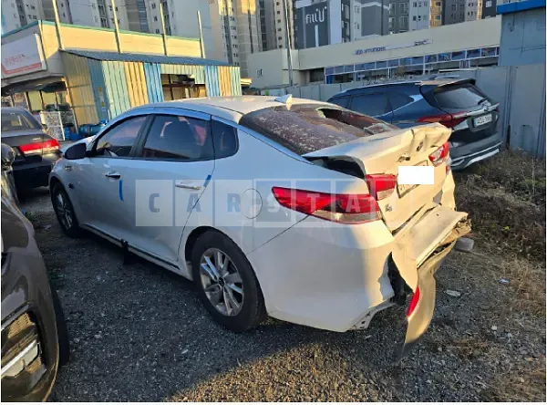 Photo 2 of 11: 2018 Kia K5 — Korean insurance auction