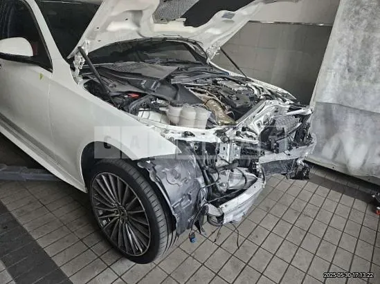 Photo 2 of 32: 2023 Mercedes-Benz C300 4Matic — Korean insurance auction