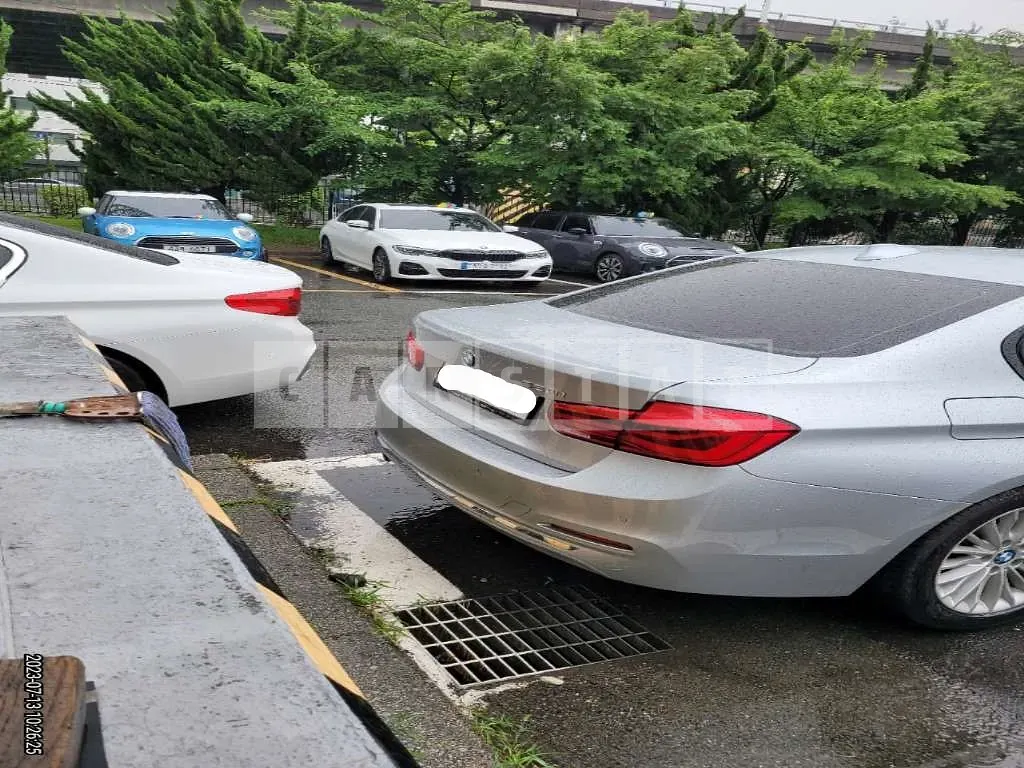 Photo 2 of 21: 2018 BMW 320i, VIN WBA8A9107JAH11287 — Korean insurance auction