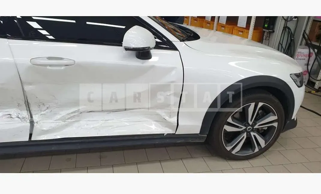 Photo 2 of 26: 2020 Volvo V60CCT5 AWD — Korean insurance auction