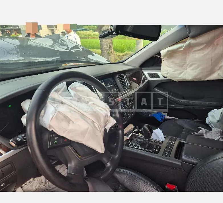 Photo 2 of 8: 2016 Genesis Dh 3.3 — Korean insurance auction