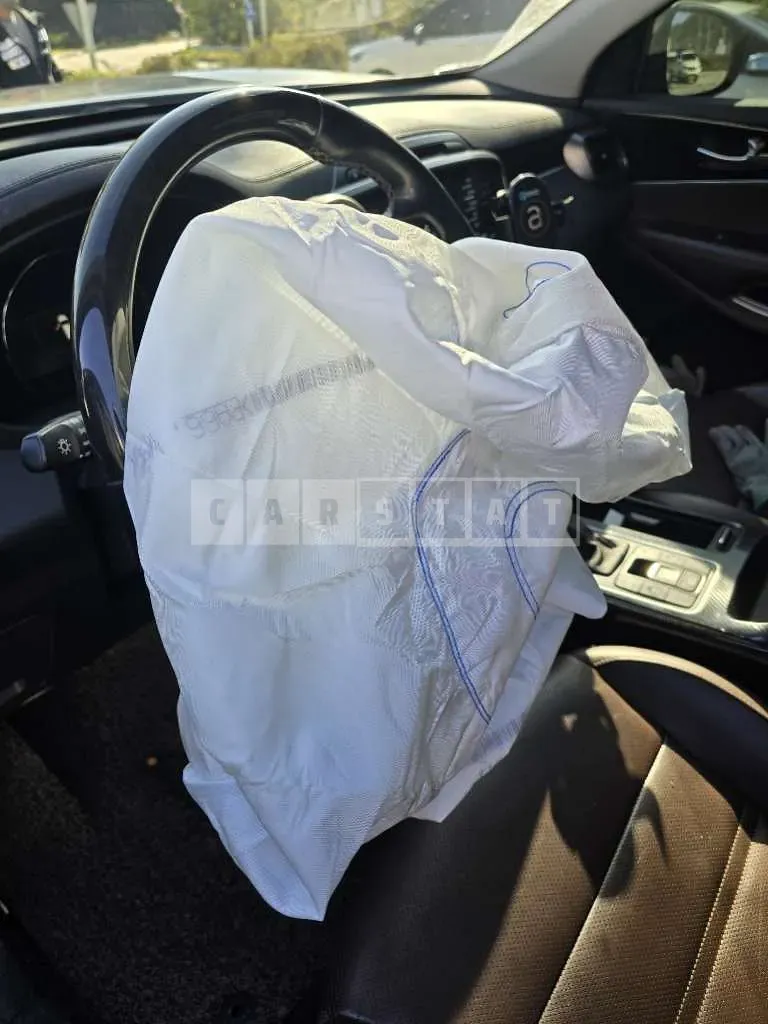 Photo 2 of 6: 2016 Kia Sorento — Korean insurance auction