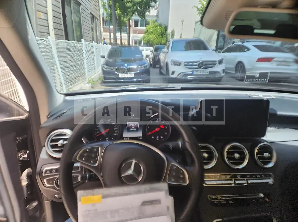 Photo 2 of 24: 2018 Mercedes-Benz GLC250d 4Matic — Korean insurance auction