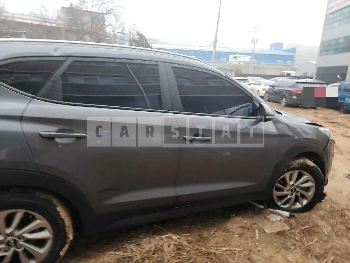 Photo 2 of 23: 2016 Hyundai Tucson TL, VIN KMHJ3815GHU359241 — Korean insurance auction