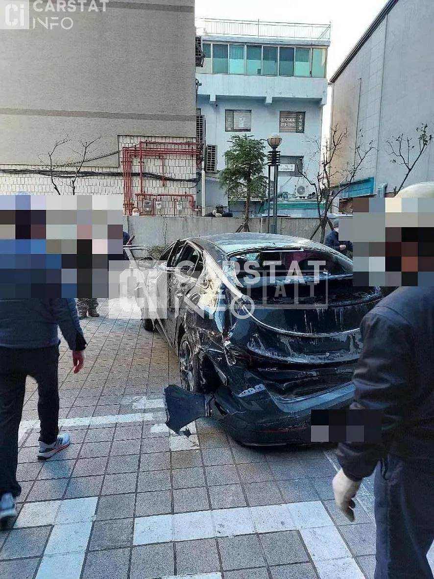 Photo 2 of 13: 2020 Kia K5, VIN KNAG241ABLA033300 — Korean insurance auction