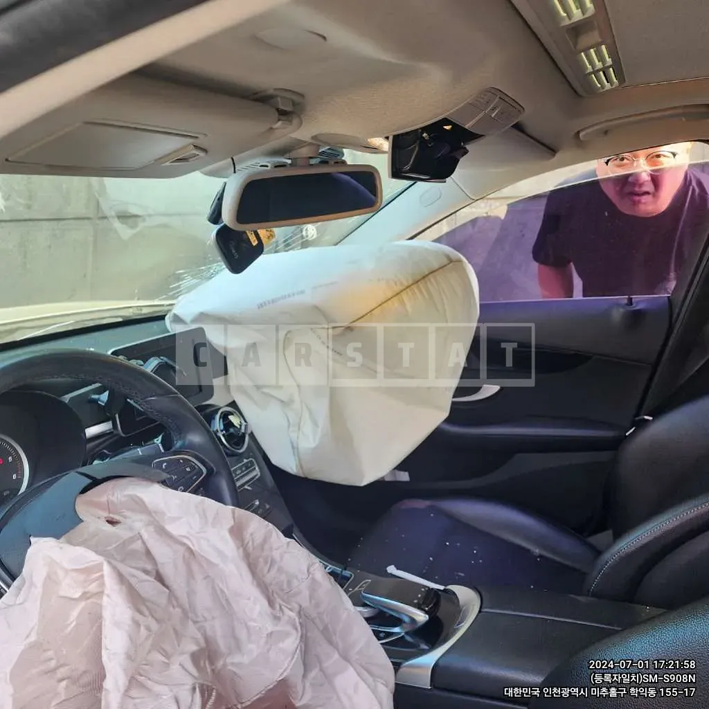 Photo 2 of 9: 2017 Mercedes-Benz C 200d — Korean insurance auction