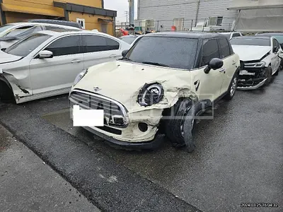 Photo 1 of 22: 2018 MINI Cooper Five-Door, VIN WMWXU1103K2H34243 — Korean insurance auction