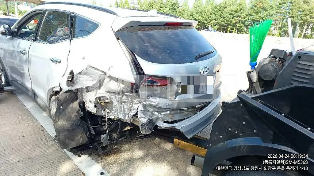Photo 2 of 15: 2017 Hyundai Santa Fe DM — Korean insurance auction