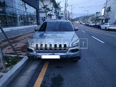 Photo 1 of 11: 2017 Jeep Zip Cherokee 2.4, VIN 1C4PJMCB0HW555605 — Korean insurance auction