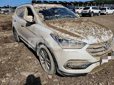 Photo 1 of 8: 2016 Hyundai Santa Fe, VIN KMHSW81UBGU627300 — Korean insurance auction