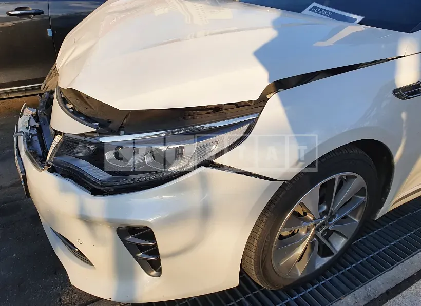 Photo 2 of 5: 2017 Kia K5, VIN KNAGX411BHA134719 — Korean insurance auction