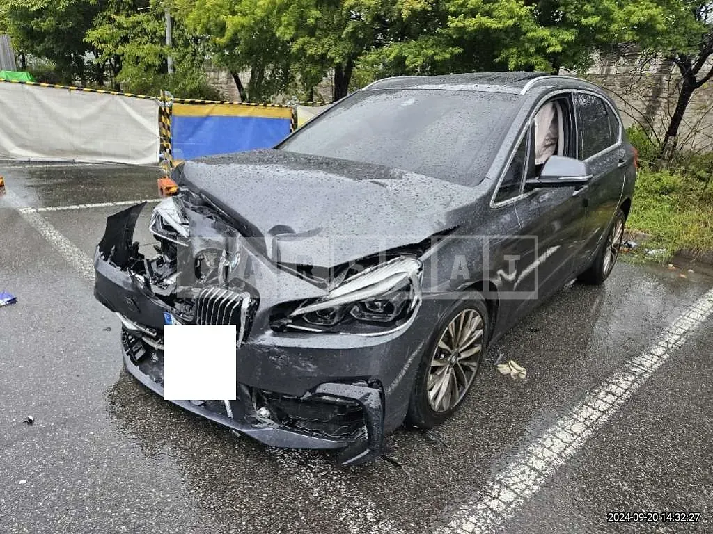 Photo 2 of 8: 2021 BMW Active Tourer — Korean insurance auction