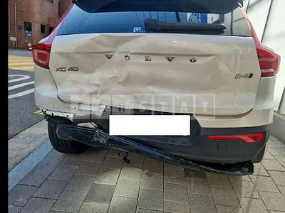 Photo 1 of 45: 2022 Volvo XC40 B4 AWD — Korean insurance auction