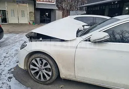 Photo 2 of 26: 2018 Mercedes-Benz E300 4Matic, VIN WDDZF4KB7JA329596 — Korean insurance auction